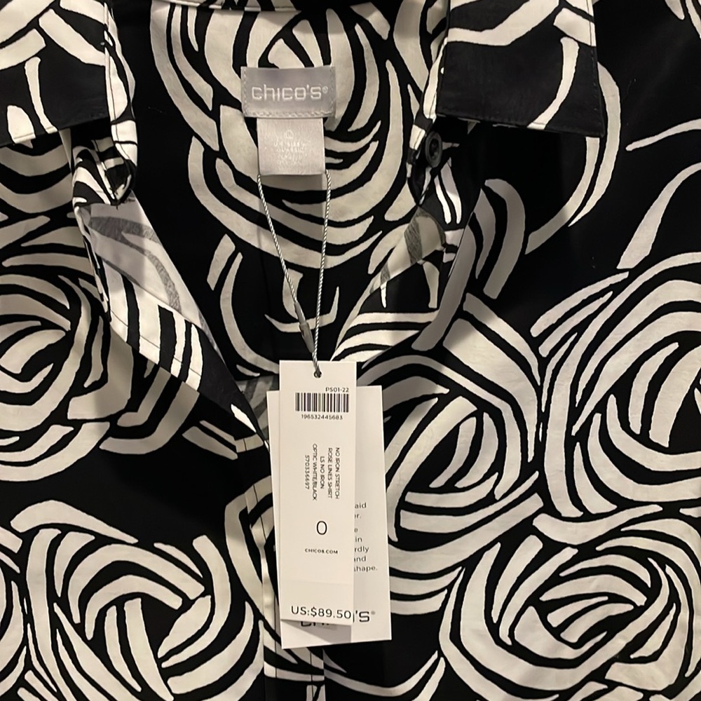 Chico’s top NWT - Picture 2 of 5